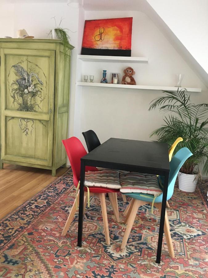 Poppies , Free Parking 3* Oostende