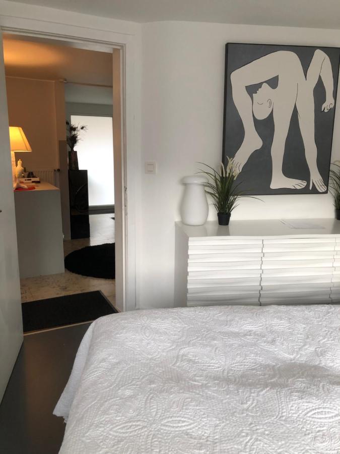Poppies , Free Parking Gasthuis 3*
