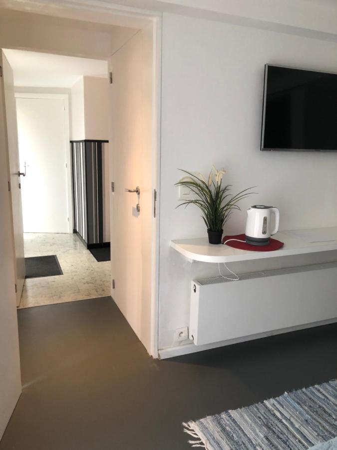 Poppies , Free Parking 3*